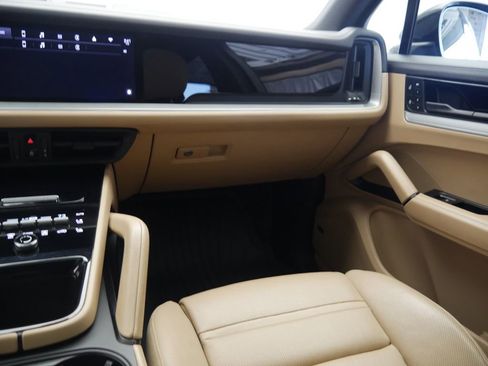 Certified 2024 Porsche Cayenne S AWD/4WD image 28