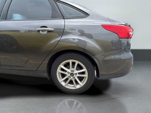 Used 2016 Ford Focus SE FWD image 19