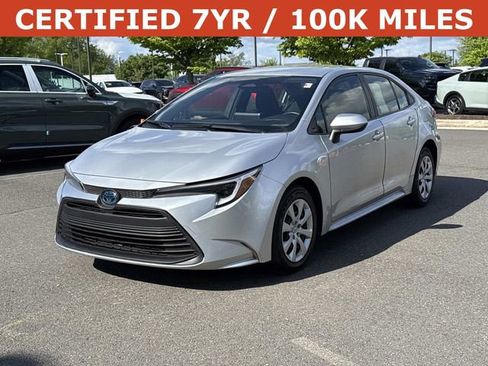 Used 2025 Toyota Corolla LE FWD image 5