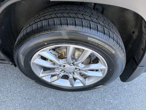 Used 2022 GMC Terrain SLT w/ Infotainment Package II AWD/4WD image 12