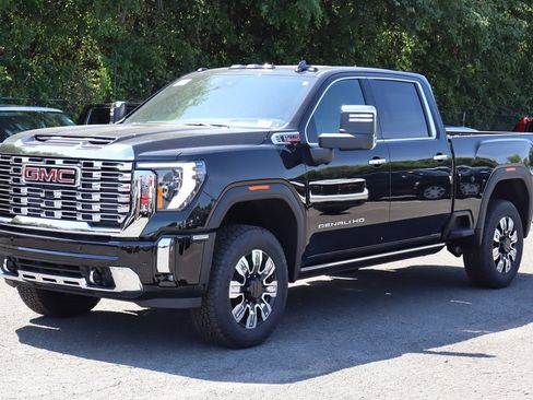 New 2026 GMC Sierra 2500 Denali w/ Denali Reserve Package AWD/4WD image 2