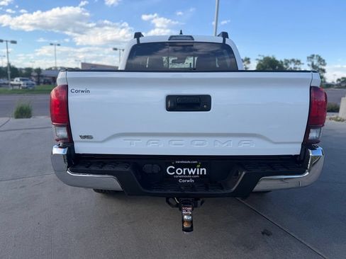 Used 2020 Toyota Tacoma SR5 AWD/4WD image 7