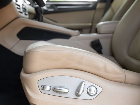 Certified 2023 Porsche Macan AWD/4WD image 21