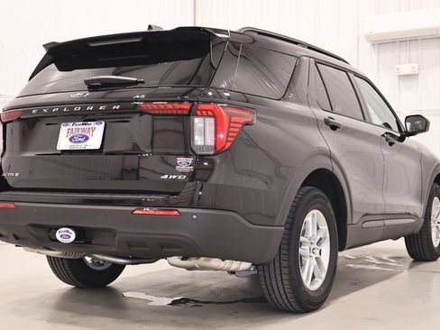 New 2026 Ford Explorer Active AWD/4WD image 8