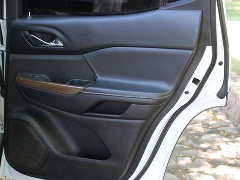 Used 2018 GMC Acadia SLE FWD image 17