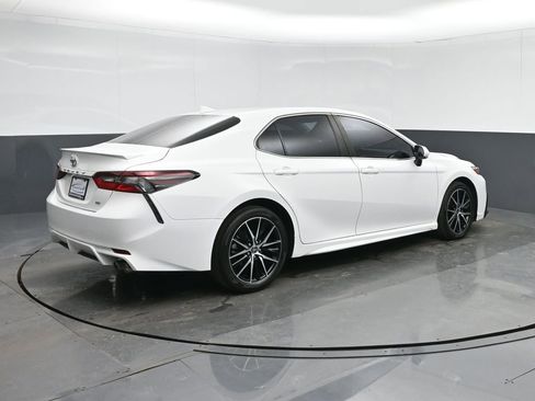 Used 2023 Toyota Camry SE FWD image 7