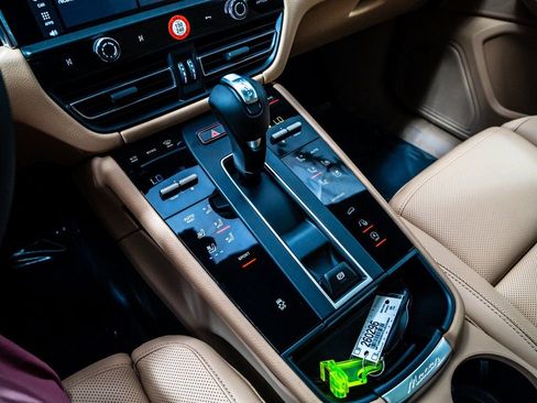 New 2026 Porsche Macan image 19