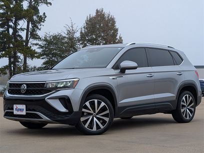 Used 2023 Volkswagen Taos SE w/ Panoramic Sunroof Package