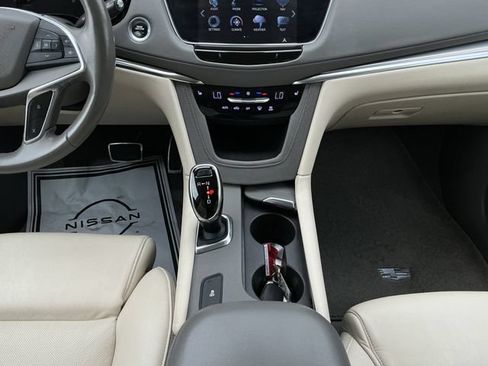 Used 2017 Cadillac XT5 Luxury w/ Driver Awareness Package FWD image 11