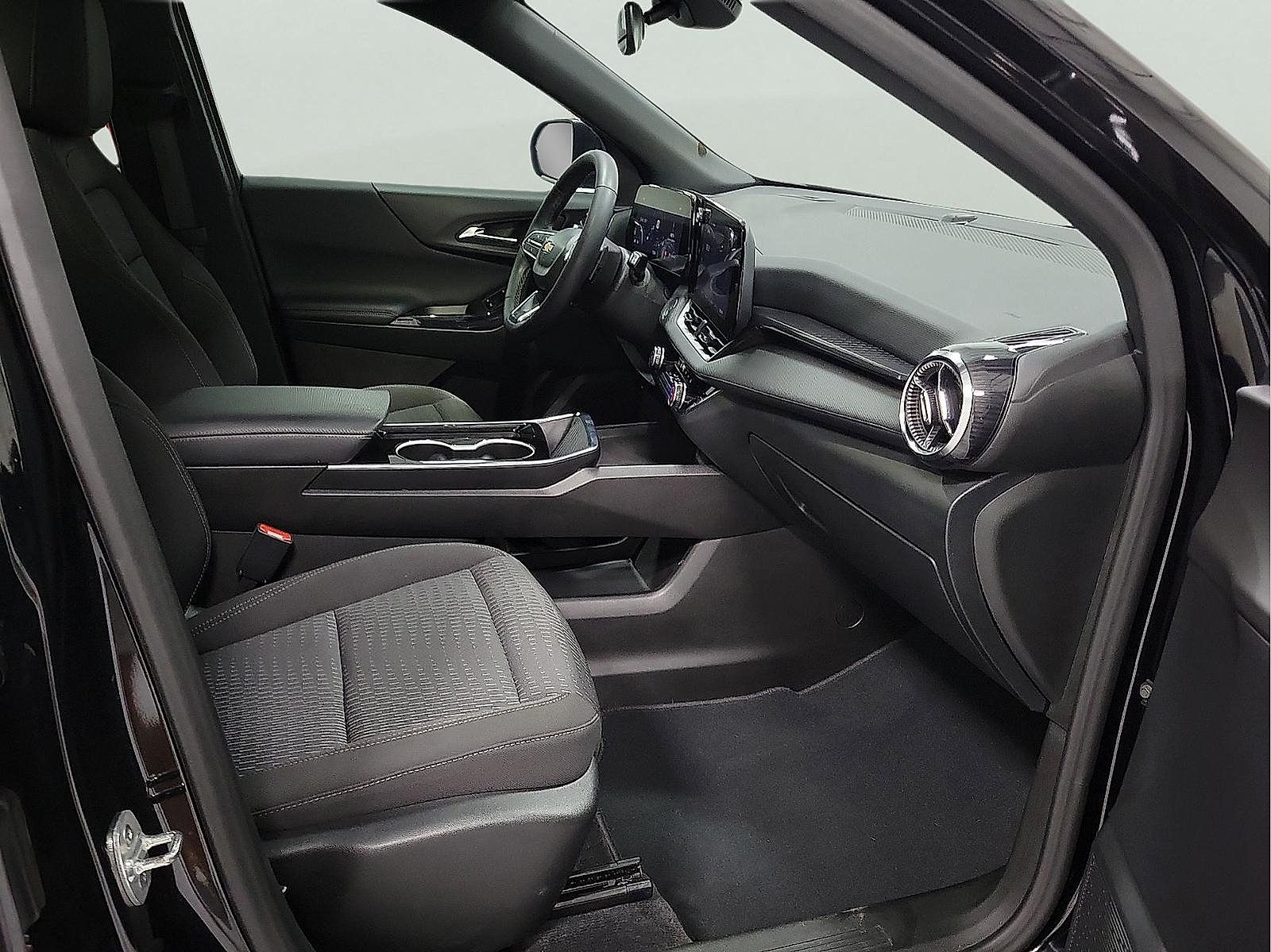 Used 2025 Chevrolet Equinox LT FWD image 14