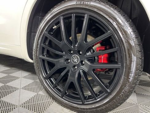 Used 2021 Maserati Levante GranSport image 13