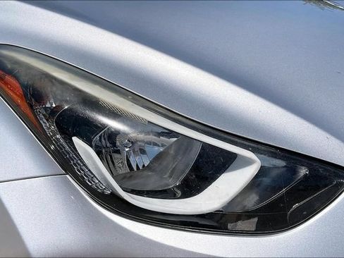 Used 2014 Hyundai Elantra SE FWD image 32