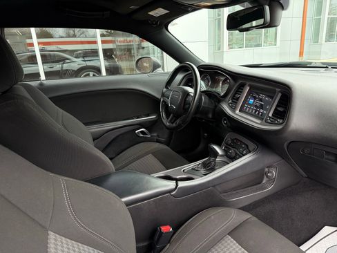 Used 2023 Dodge Challenger SXT image 23