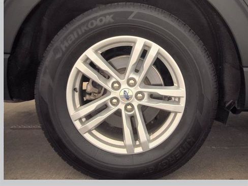 Used 2024 Ford Explorer XLT w/ Equipment Group 202A AWD/4WD image 9