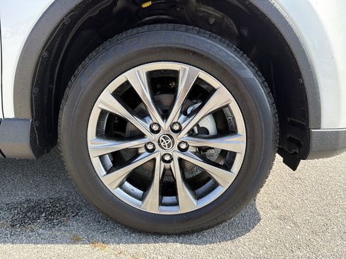 Used 2018 Toyota RAV4 Limited image 15