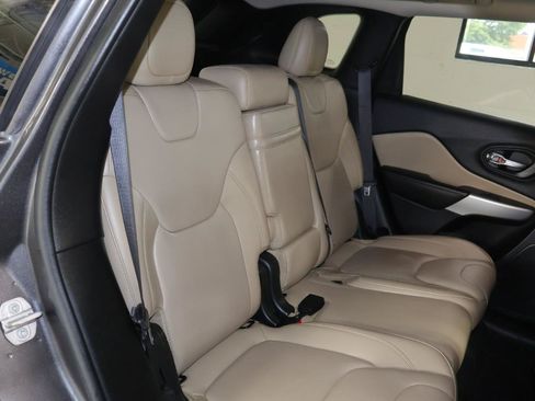 Used 2018 Jeep Cherokee Limited AWD/4WD image 25