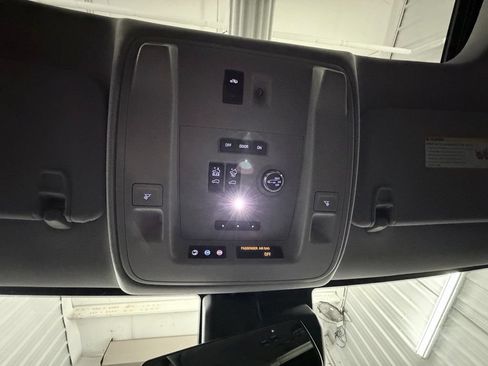 Used 2020 Cadillac Escalade Luxury w/ LPO, Radiant Package AWD/4WD image 22