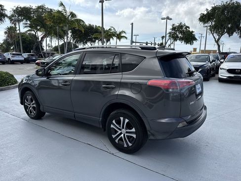 Used 2017 Toyota RAV4 LE FWD image 12