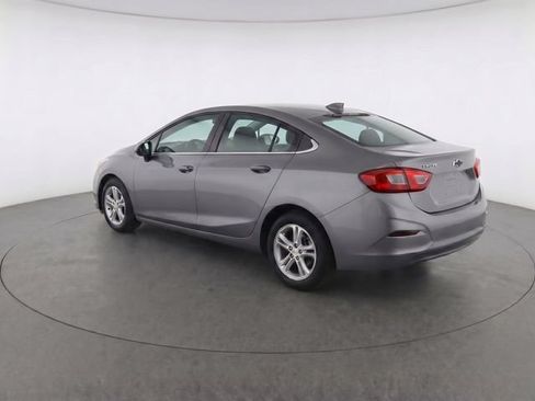 Used 2018 Chevrolet Cruze LT FWD image 3