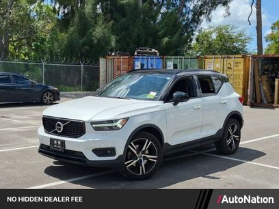 Used 2022 Volvo XC40 T5 R-Design w/ Advanced Package