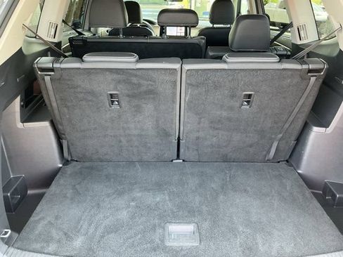 Used 2025 Volkswagen Atlas SE AWD/4WD image 19