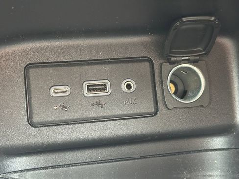 Used 2022 Chevrolet Equinox LT FWD image 26