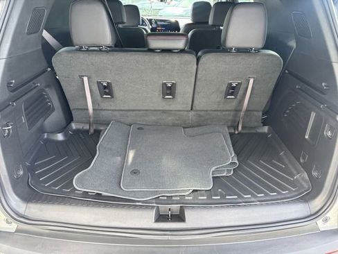 Used 2025 Chevrolet Traverse Z71 AWD/4WD image 34