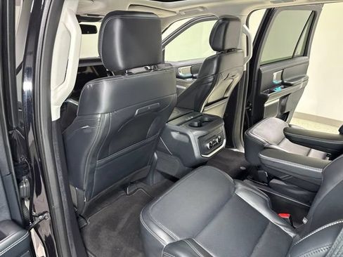Used 2025 Ford Expedition Platinum AWD/4WD image 24