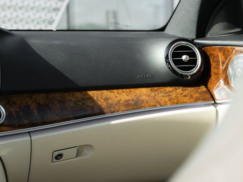 Used 2017 Mercedes-Benz E 300 image 13