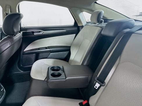 Used 2019 Ford Fusion SE w/ Equipment Group 151A FWD image 28