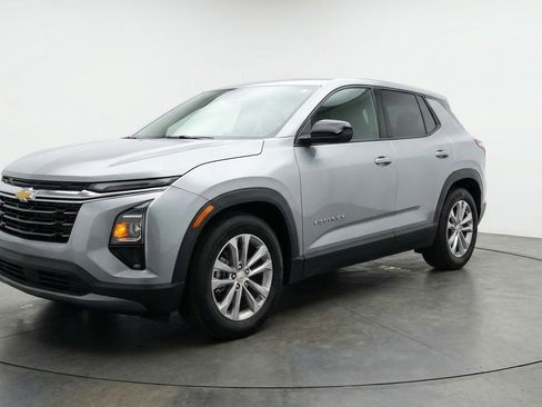 Used 2025 Chevrolet Equinox LT image 3