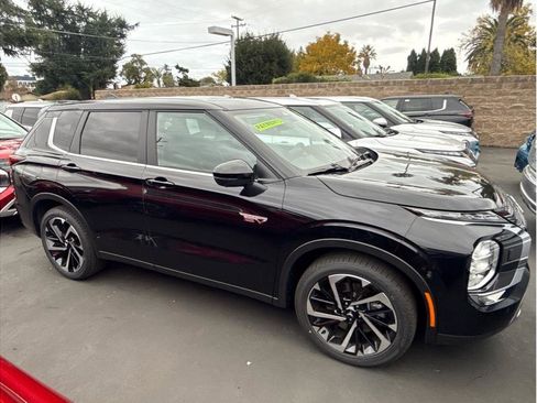 Used 2025 Mitsubishi Outlander SE image 4