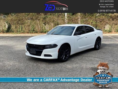 Used 2019 Dodge Charger SXT w/ Blacktop Package image 1