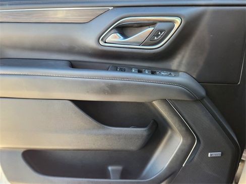 Used 2022 Chevrolet Suburban Z71 image 19