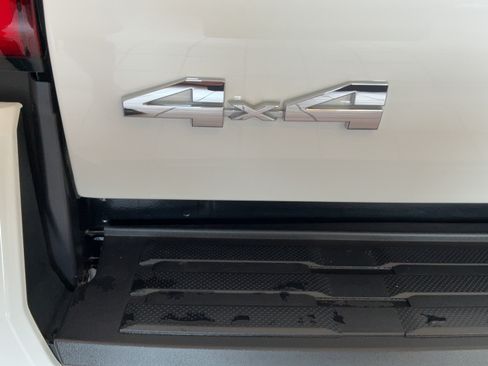 Certified 2025 Toyota Tacoma SR5 AWD/4WD image 46