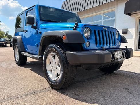 Used 2015 Jeep Wrangler Sport w/ Quick Order Package 24S AWD/4WD image 2