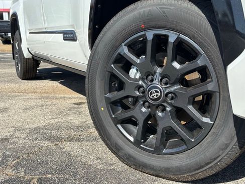 New 2025 Toyota Tundra Platinum image 2