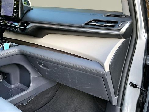 Certified 2023 Toyota Sienna XLE FWD image 19