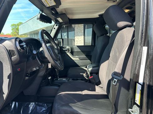Used 2018 Jeep Wrangler Unlimited Sport S AWD/4WD image 2