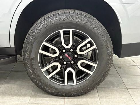 Used 2024 GMC Yukon AT4 w/ Technology Package image 7