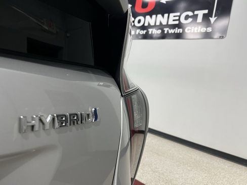 Used 2017 Toyota Prius Four image 20