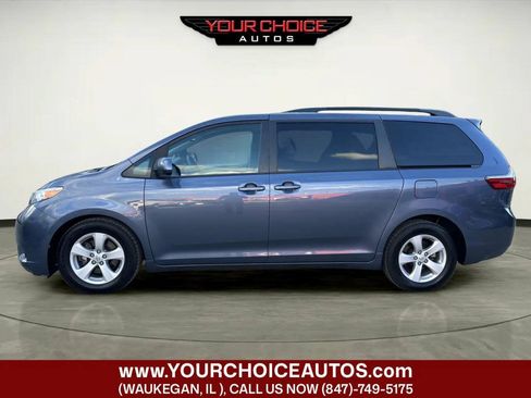 Used 2017 Toyota Sienna LE FWD image 2