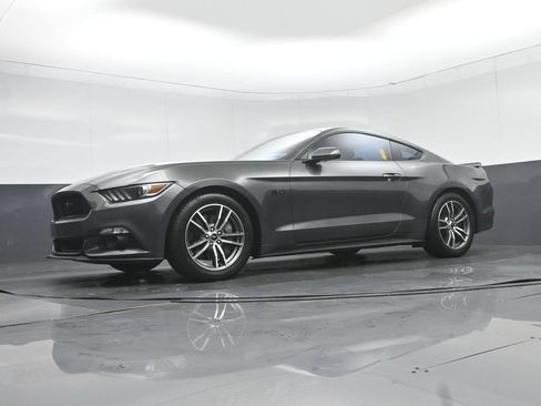 Used 2017 Ford Mustang GT RWD image 45
