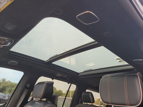 Used 2022 Jeep Grand Wagoneer Series III w/ Rear Seat Video Group 1 image 18