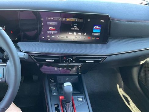 Certified 2025 Nissan Kicks SR image 30