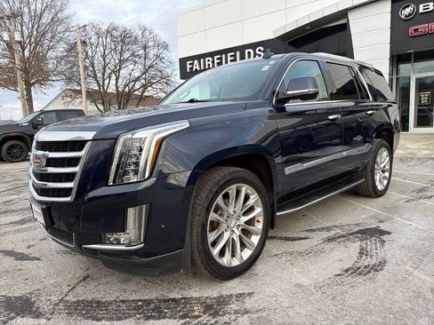 Used 2020 Cadillac Escalade Luxury image 1