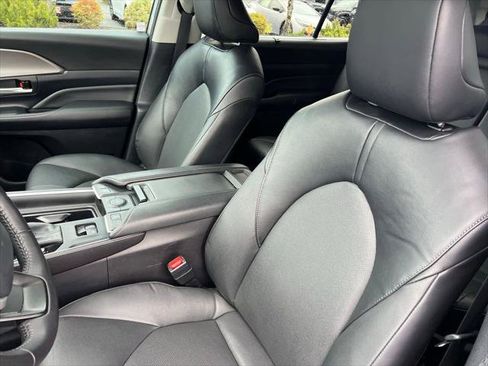 Certified 2024 Toyota Grand Highlander XLE image 14
