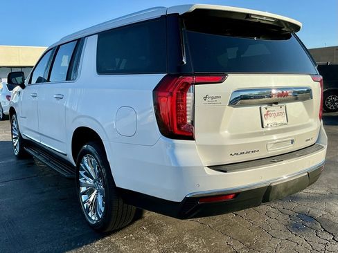 Used 2021 GMC Yukon XL SLT w/ SLT Luxury Plus Package image 14