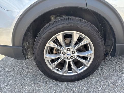 Used 2023 Ford Explorer Limited image 16