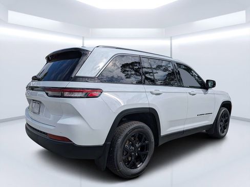 New 2026 Jeep Grand Cherokee 4WD image 3